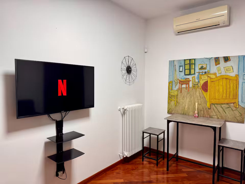 Del Console Apartment