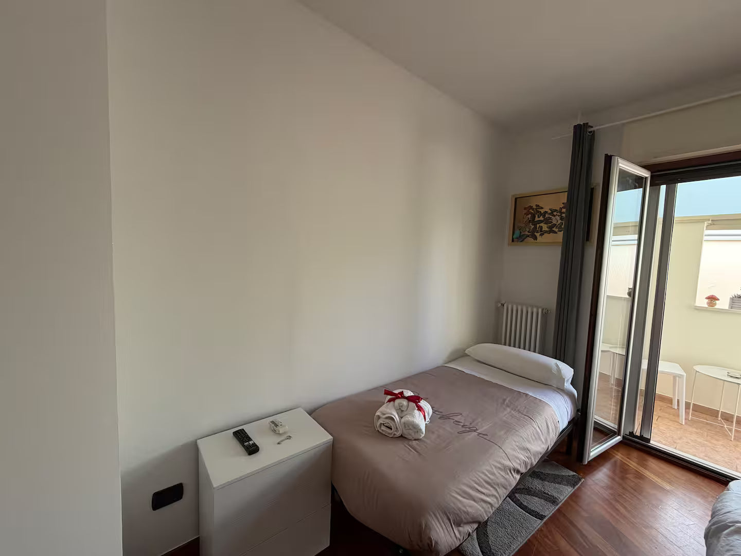 Del Console Apartment II