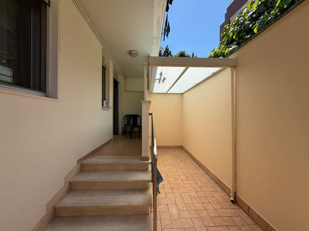 Del Console Apartment II