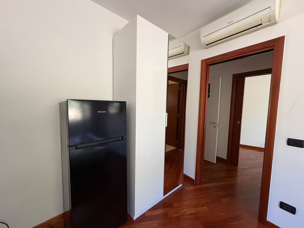 Del Console Apartment II