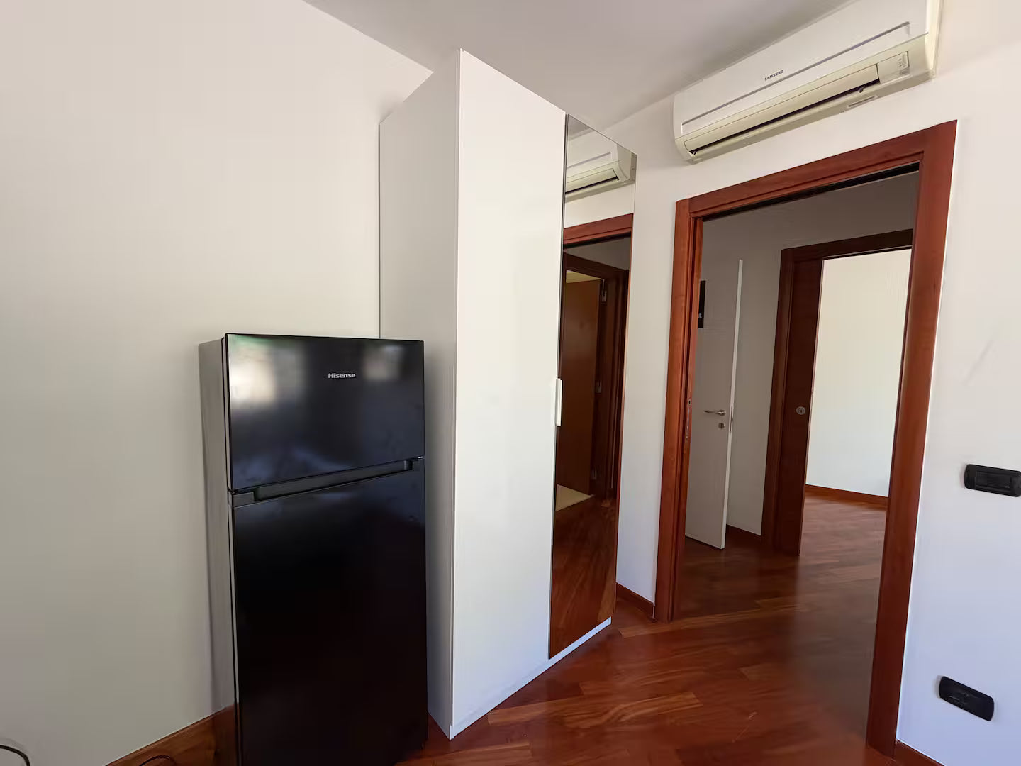 Del Console Apartment II